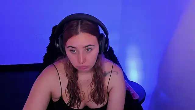 bonnie moon  online show from March 15, 2026, 7:10 pm