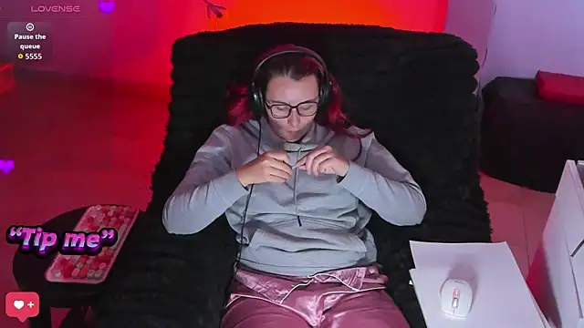 Snapshot of bonnie_moon_ chatting on October 25, 2025, 7:47 pm bonnie moon online show from October 25, 2025, 7:47 pm