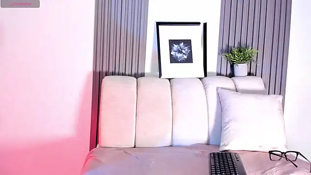 Kayla stern  online show from April 24, 2026, 6:43 pm