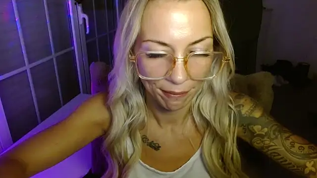 Snapshot of JuicyJanexo chatting on July 25, 2026, 4:09 am JuicyJanexo online show from July 25, 2026, 4:09 am