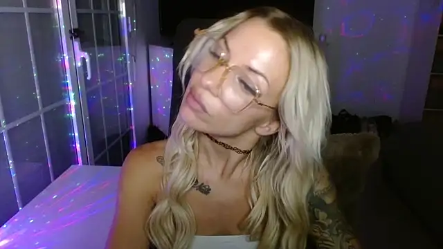 Snapshot of JuicyJanexo chatting on June 12, 2026, 5:05 am JuicyJanexo online show from June 12, 2026, 5:05 am