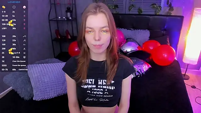 Snapshot of Tina_Tayllor chatting on February 19, 2025, 2:33 pm Tina Tayllor online show from February 19, 2025, 2:33 pm