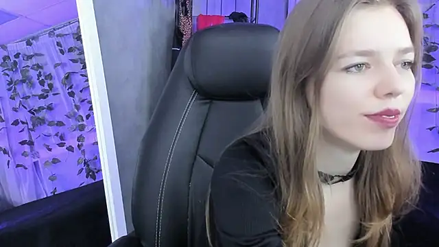 Snapshot of Tina_Tayllor chatting on October 2, 2025, 6:28 am Tina Tayllor online show from October 2, 2025, 6:28 am