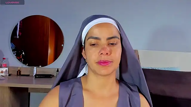 ClaraMariaMon online show from March 13, 2025, 1:18 pm