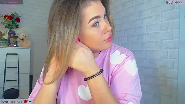 SuchCute online show from March 11, 2025, 1:59 am