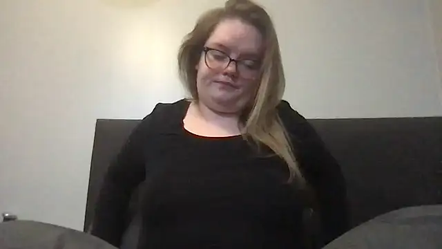 honeyyy24 online show from November 8, 2025, 11:19 pm