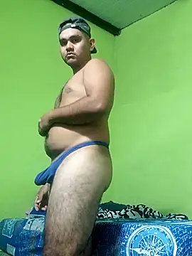 Snapshot of travieso2893 chatting on December 18, 2025, 5:23 am travieso2893 online show from December 18, 2025, 5:23 am