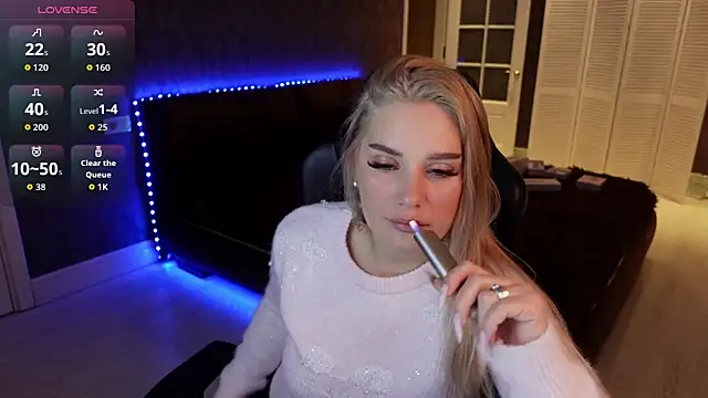 Snapshot of KittiLiza chatting on November 12, 2025, 6:45 pm KittiLiza online show from November 12, 2025, 6:45 pm