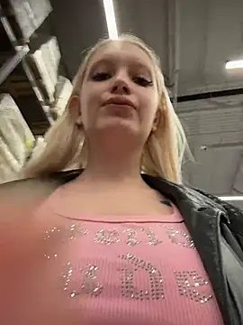 Snapshot of Milkyy_wway chatting on March 1, 2026, 3:28 am Milkyy wway online show from March 1, 2026, 3:28 am