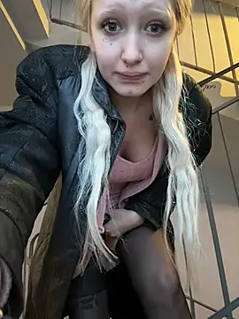 Snapshot of Milkyy_wway chatting on February 2, 2026, 6:12 am Milkyy wway online show from February 2, 2026, 6:12 am