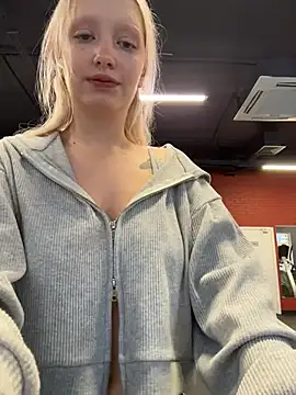 Snapshot of Milkyy_wway chatting on February 22, 2026, 5:54 am Milkyy wway online show from February 22, 2026, 5:54 am