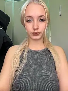 Snapshot of Milkyy_wway chatting on January 16, 2026, 6:28 am Milkyy wway online show from January 16, 2026, 6:28 am