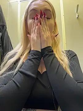 Snapshot of Milkyy_wway chatting on December 23, 2025, 7:29 am Milkyy wway online show from December 23, 2025, 7:29 am