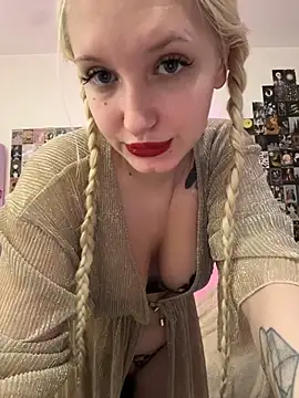 Snapshot of Milkyy_wway chatting on January 6, 2026, 6:17 am Milkyy wway online show from January 6, 2026, 6:17 am