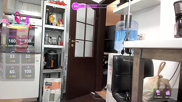 Snapshot of CrissNight chatting on November 26, 2025, 10:37 am CrissNight online show from November 26, 2025, 10:37 am