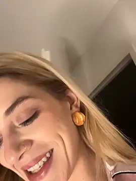 Snapshot of Lolitaxlola chatting on February 17, 2026, 1:58 am Lolitaxlola online show from February 17, 2026, 1:58 am