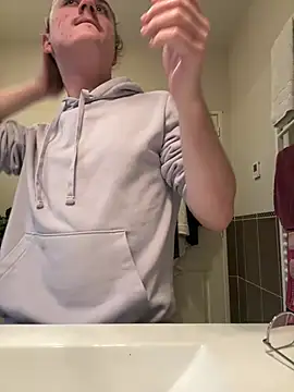 Snapshot of enzolb chatting on February 10, 2026, 7:18 am enzolb online show from February 10, 2026, 7:18 am