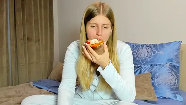 Snapshot of kirraa_ chatting on December 5, 2025, 4:38 pm kirraa online show from December 5, 2025, 4:38 pm