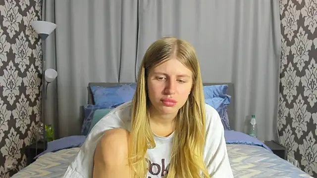 Snapshot of kirraa_ chatting on September 11, 2025, 7:25 pm kirraa  online show from September 11, 2025, 7:25 pm