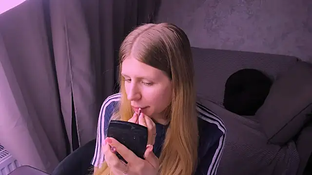 Snapshot of kirraa_ chatting on March 9, 2025, 6:54 pm kirraa  online show from March 9, 2025, 6:54 pm