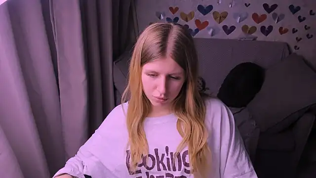 Snapshot of kirraa_ chatting on February 15, 2025, 10:52 pm kirraa  online show from February 15, 2025, 10:52 pm