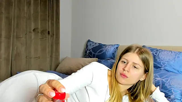 Snapshot of kirraa_ chatting on December 3, 2025, 2:49 pm kirraa online show from December 3, 2025, 2:49 pm