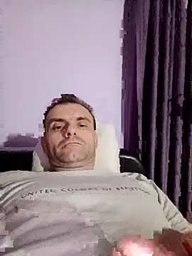 Snapshot of BARON1310 chatting on December 17, 2025, 12:15 am BARON1310 online show from December 17, 2025, 12:15 am