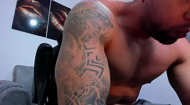 OwenMaximus814 online show from December 2, 2024, 6:05 pm