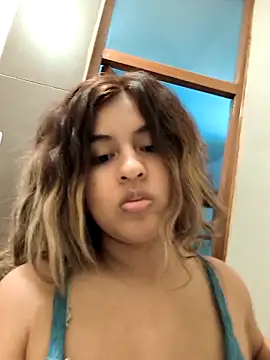 Snapshot of Suavecita2 chatting on October 29, 2025, 9:25 pm Suavecita2 online show from October 29, 2025, 9:25 pm