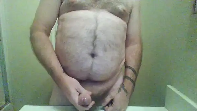 Snapshot of WatchinU82 chatting on October 7, 2025, 4:13 am WatchinU82 online show from October 7, 2025, 4:13 am