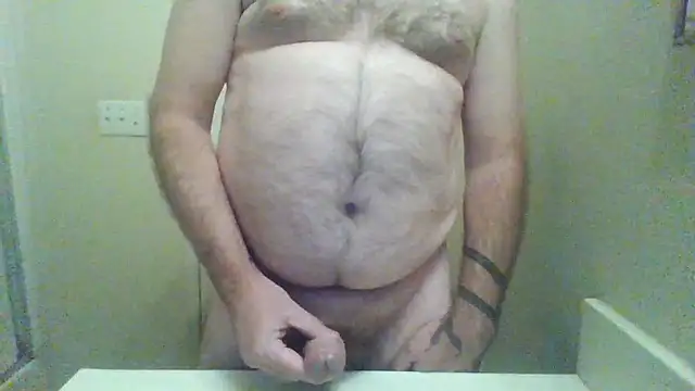 Snapshot of WatchinU82 chatting on October 9, 2025, 4:24 am WatchinU82 online show from October 9, 2025, 4:24 am