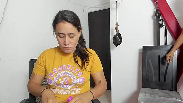 Bdsmsumision online show from December 3, 2025, 3:18 am