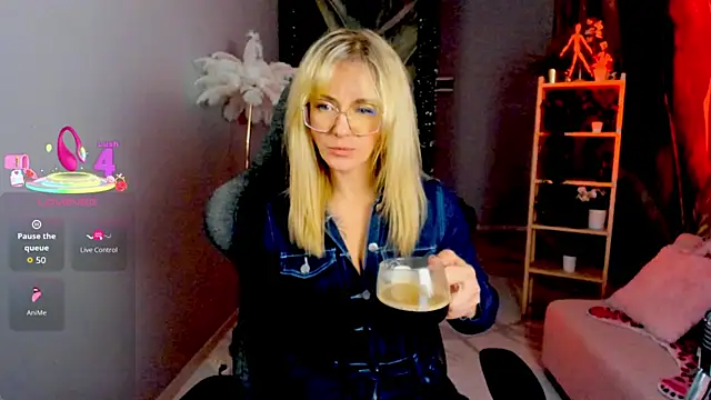 LadyIzabel online show from April 7, 2026, 2:41 pm