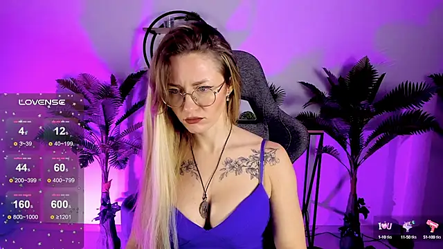 Snapshot of LadyIzabel chatting on December 16, 2024, 5:59 am LadyIzabel online show from December 16, 2024, 5:59 am