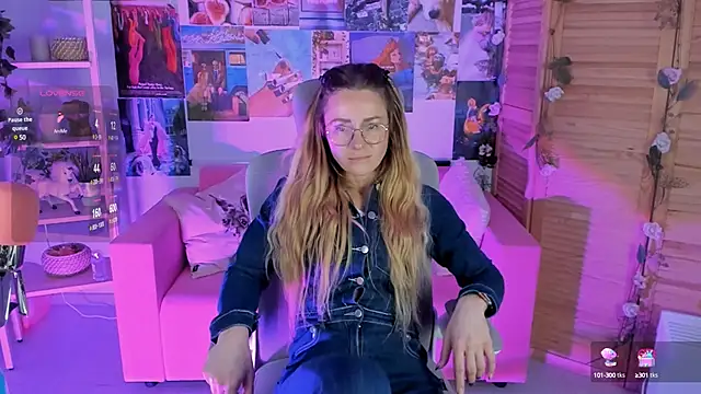 Snapshot of LadyIzabel chatting on January 18, 2025, 11:54 am LadyIzabel online show from January 18, 2025, 11:54 am