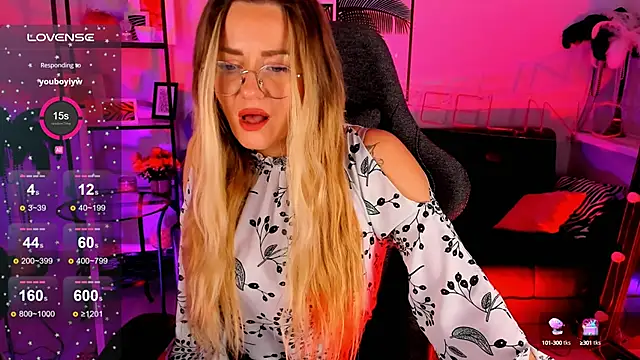 Snapshot of LadyIzabel chatting on January 8, 2025, 5:48 am LadyIzabel online show from January 8, 2025, 5:48 am