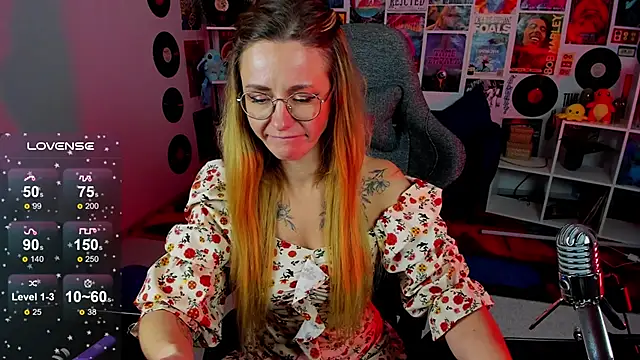 Snapshot of LadyIzabel chatting on December 13, 2024, 8:51 am LadyIzabel online show from December 13, 2024, 8:51 am