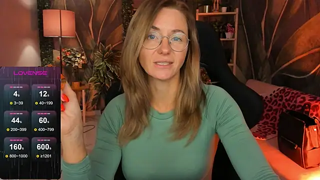 LadyIzabel online show from November 11, 2025, 5:35 am