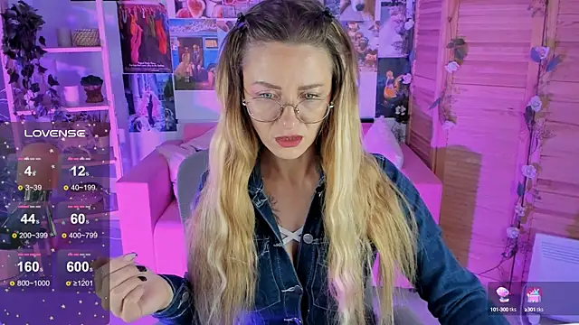 Snapshot of LadyIzabel chatting on January 18, 2025, 5:31 am LadyIzabel online show from January 18, 2025, 5:31 am