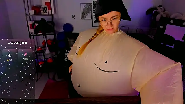 Snapshot of LadyIzabel chatting on January 25, 2025, 5:40 am LadyIzabel online show from January 25, 2025, 5:40 am