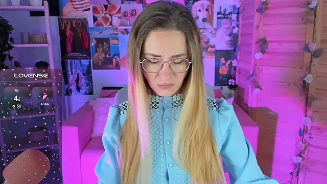 Snapshot of LadyIzabel chatting on February 8, 2025, 5:40 am LadyIzabel online show from February 8, 2025, 5:40 am