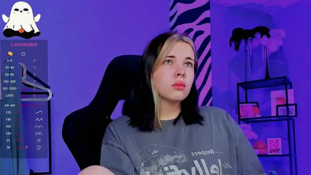 Snapshot of AliceSunday chatting on October 23, 2025, 1:59 am AliceSunday online show from October 23, 2025, 1:59 am