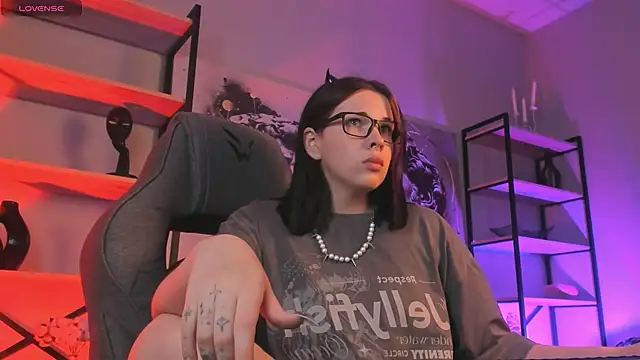 Snapshot of AliceSunday chatting on September 23, 2025, 11:06 am AliceSunday online show from September 23, 2025, 11:06 am