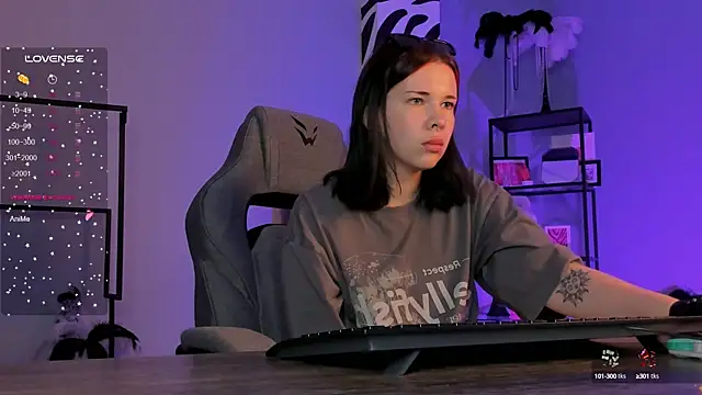 Snapshot of AliceSunday chatting on September 26, 2025, 1:56 am AliceSunday online show from September 26, 2025, 1:56 am