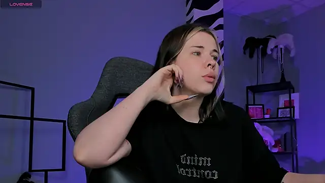 Snapshot of AliceSunday chatting on November 24, 2025, 2:22 am AliceSunday online show from November 24, 2025, 2:22 am