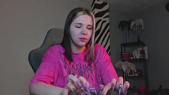 Snapshot of AliceSunday chatting on December 2, 2025, 3:19 am AliceSunday online show from December 2, 2025, 3:19 am