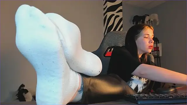 Snapshot of AliceSunday chatting on November 28, 2025, 2:01 am AliceSunday online show from November 28, 2025, 2:01 am