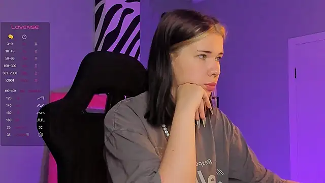 Snapshot of AliceSunday chatting on October 12, 2025, 5:09 am AliceSunday online show from October 12, 2025, 5:09 am