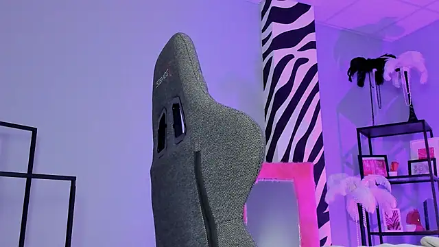 Snapshot of AliceSunday chatting on November 17, 2025, 2:15 am AliceSunday online show from November 17, 2025, 2:15 am