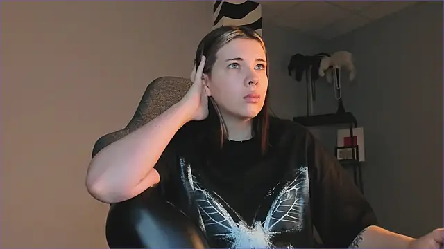 Snapshot of AliceSunday chatting on November 29, 2025, 4:56 am AliceSunday online show from November 29, 2025, 4:56 am